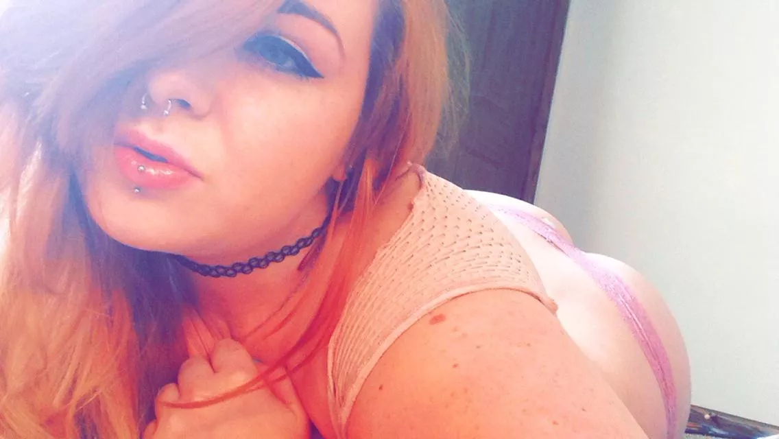 On your knees little slave. Time to worship your Goddess🔥 On your knees little slave. Time to worship your Goddess🔥