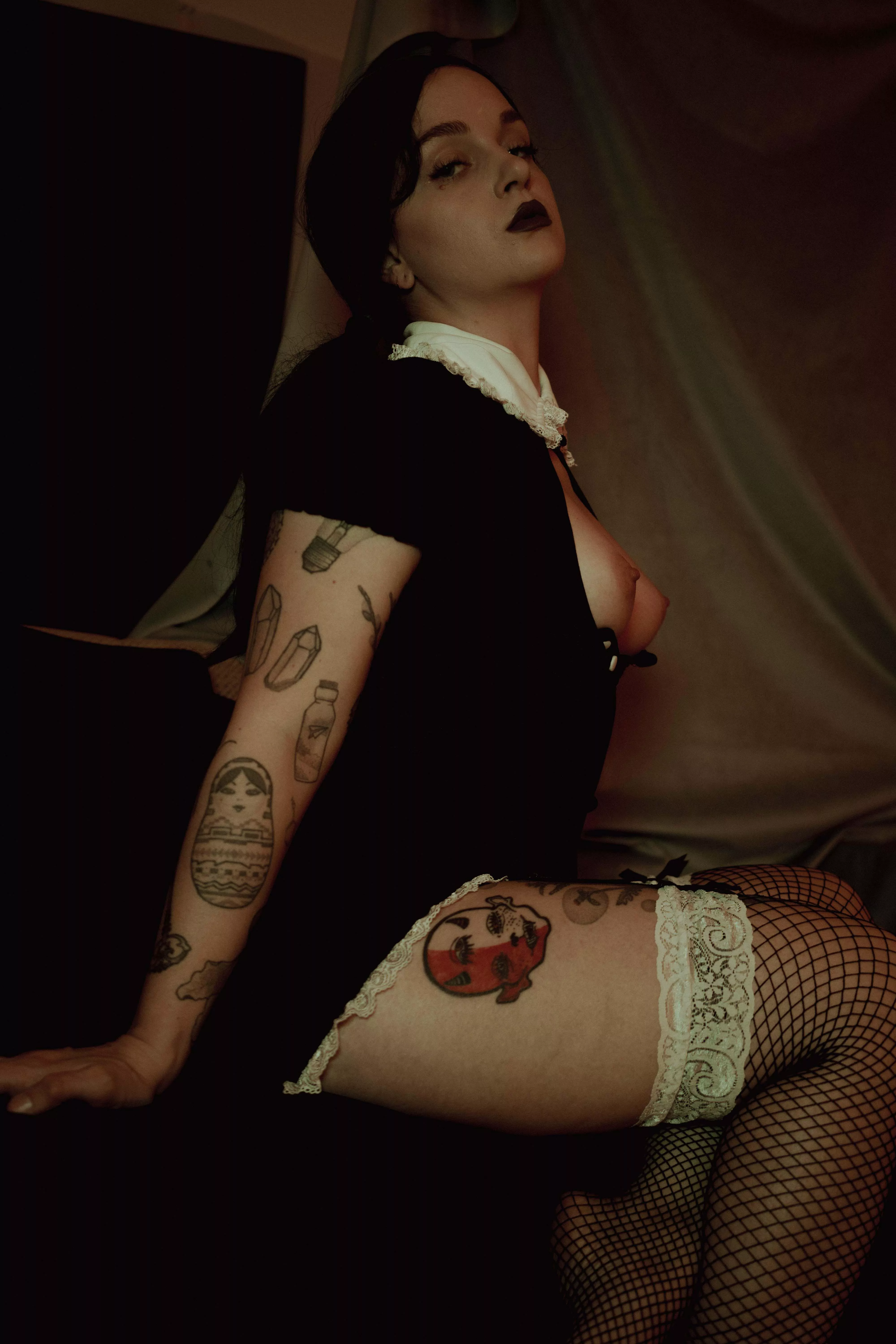 One last picture here before my phone dies 😅 Wednesday Addams was one of my fav looks I did this halloween season