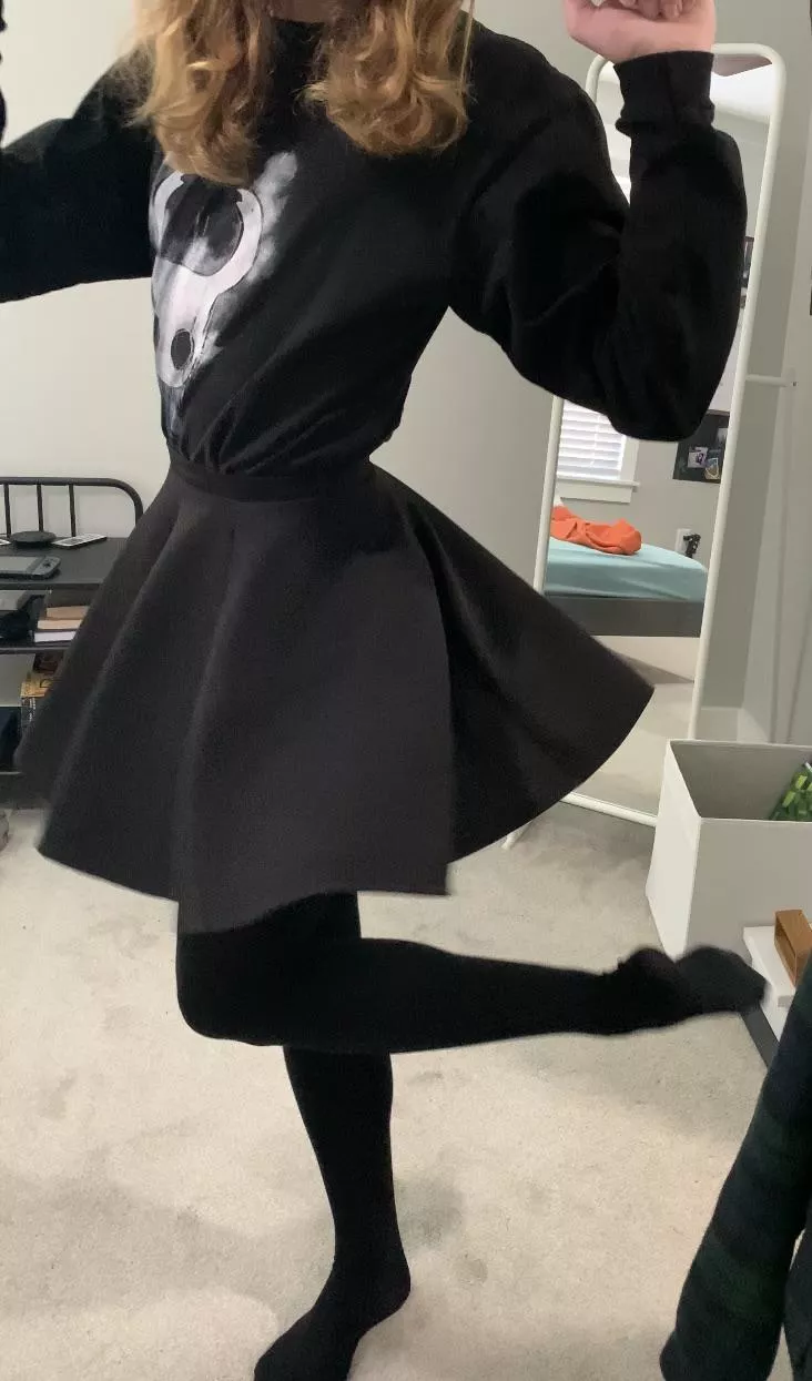 One more post of my outfit from last week since you all seemed to like it 🧡