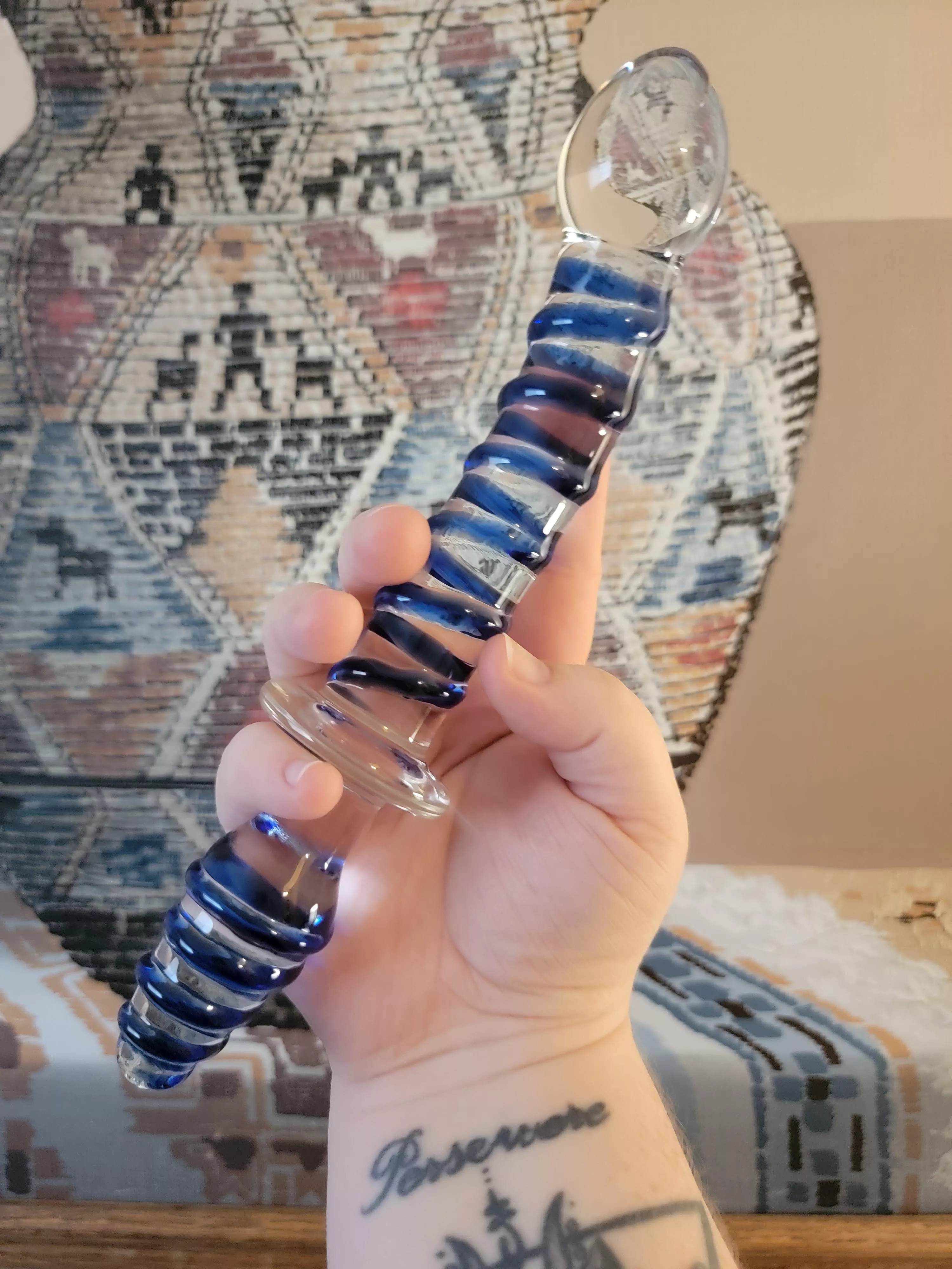 One of my fave subbies sent me my first glass dildo & he's so pretty 😍💖