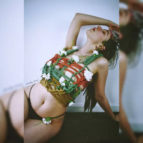 One of my favourite rope ties I've ever done - the 'V Plate Harness'