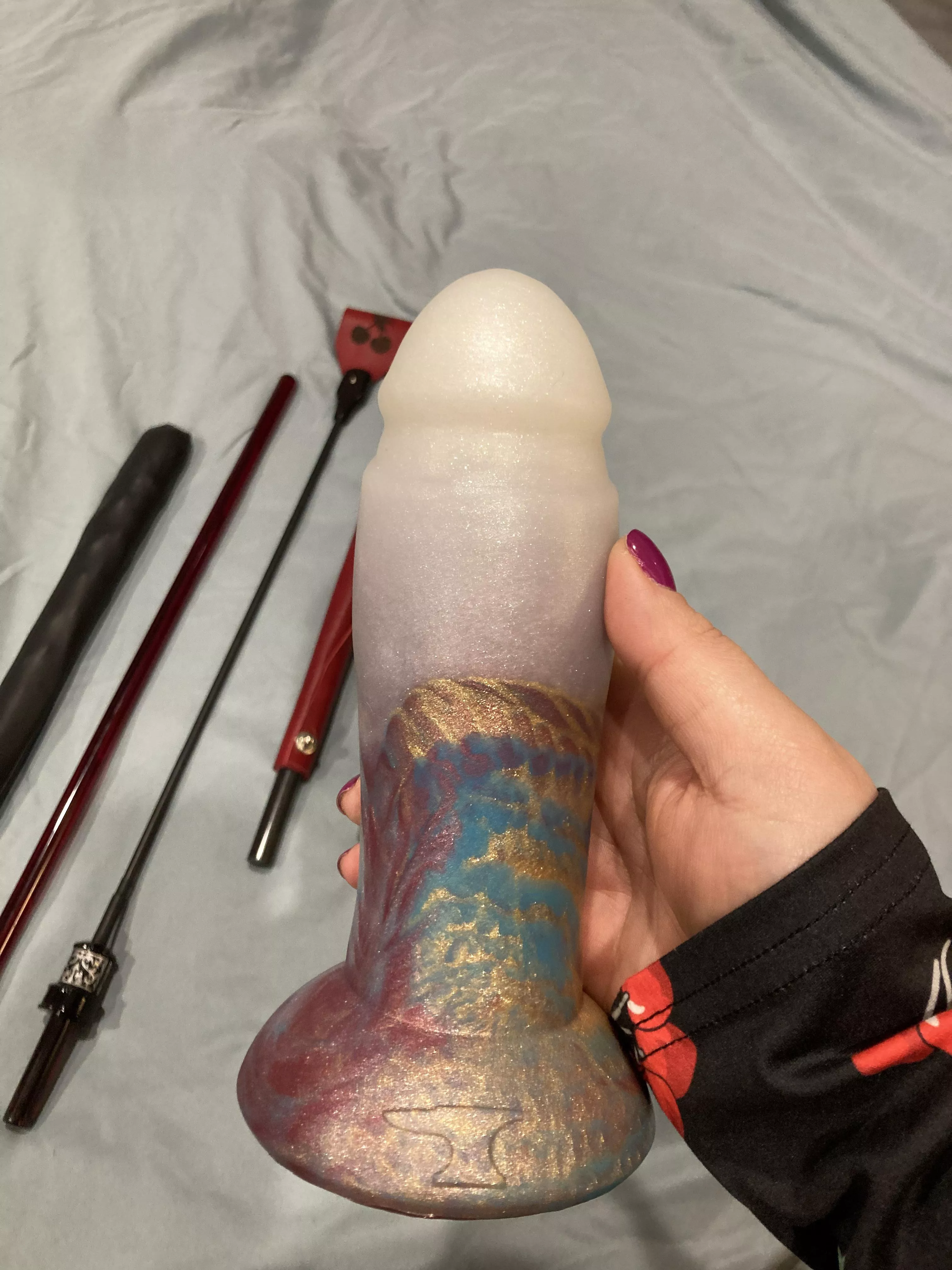 One of the Xmas presents my sissy got me is this magnificent giant glow in the dark cock which I intend to use to split him in half (the rest are in the background)