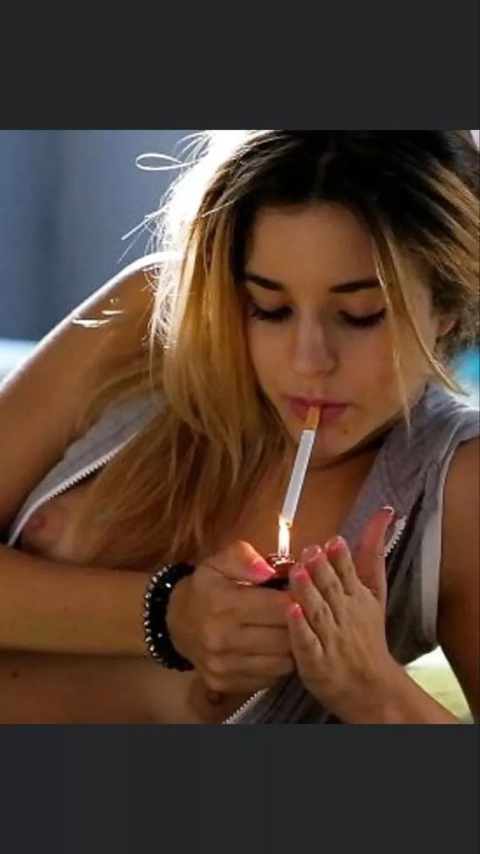 One tit light up 💋