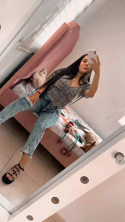 ❤️ONLINE❤️ https://chaturbate.com/avrillopez/