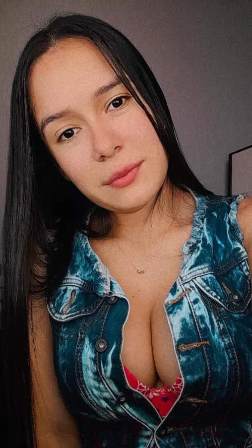 Onlineπ https://chaturbate.com/b/avrillopez/