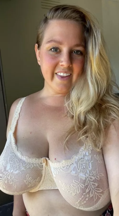 Online now 😘😘