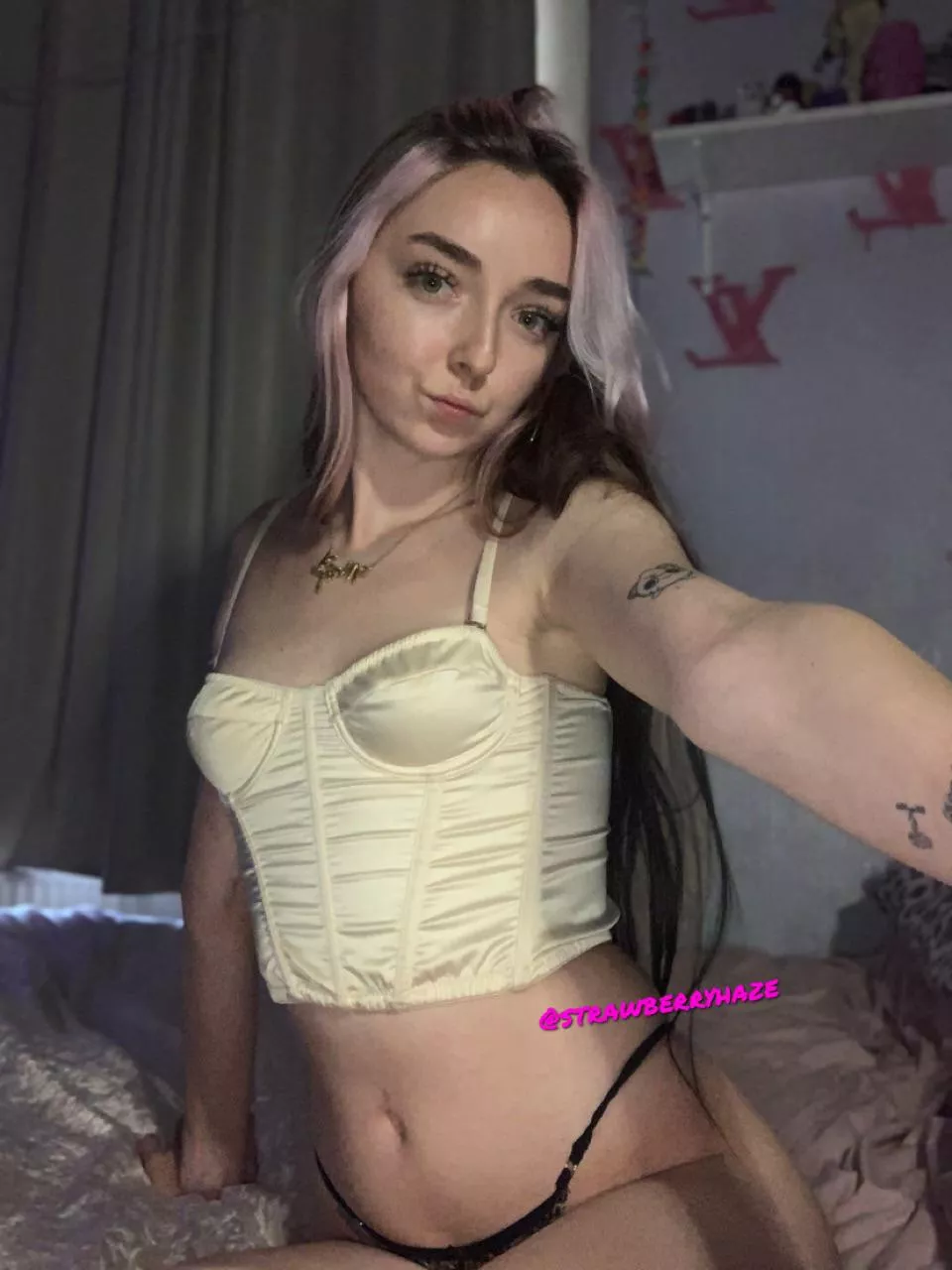 Only $8 over 300 pics/vids to enjoy and I reply to all dms 😈 Only $8 over 300 pics/vids to enjoy and I reply to all dms 😈