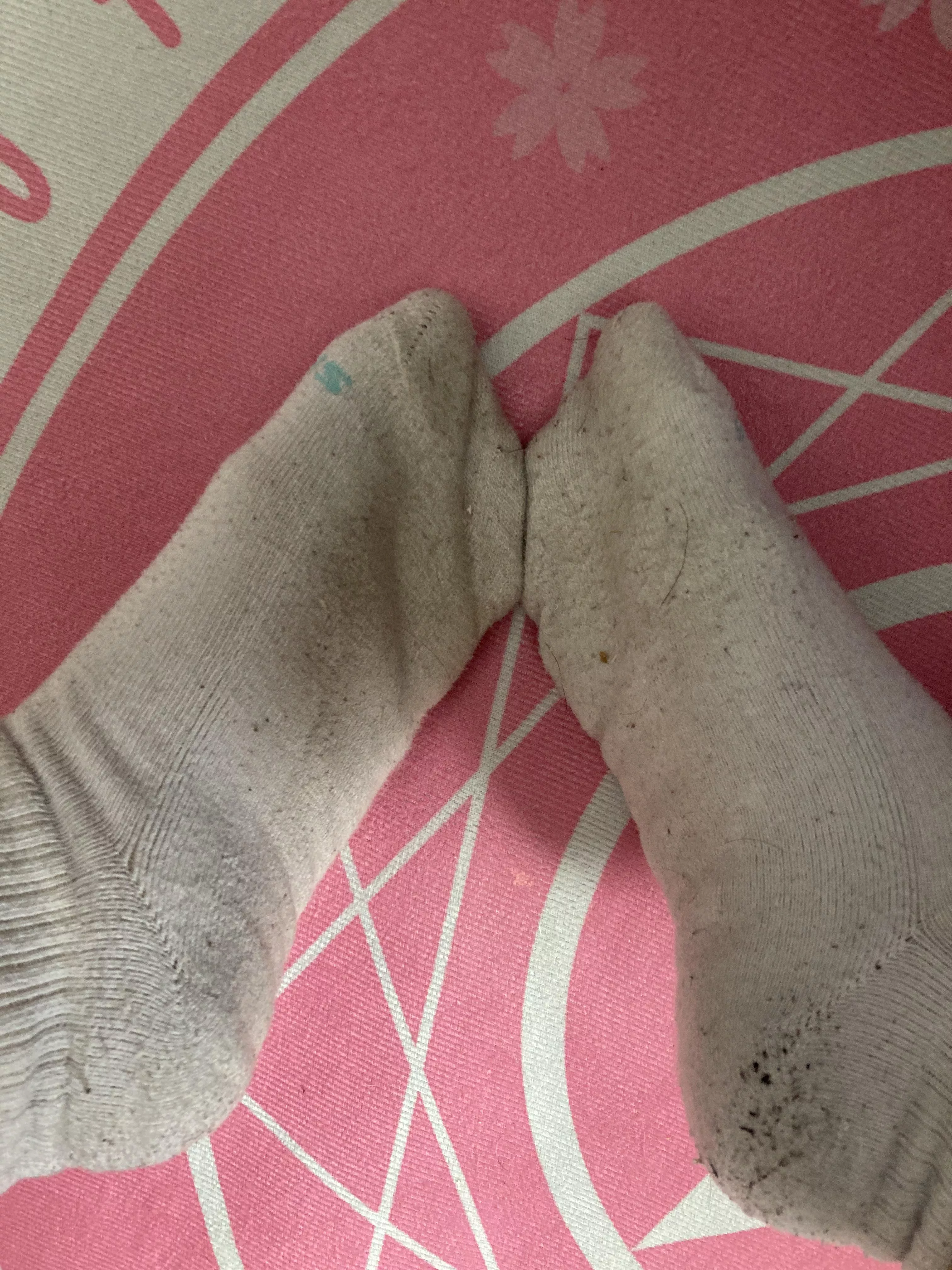 ❤️💕🥵🦶🏻👣oooooof!! stinky stinky socks! worn a week in warm boots and work outs!! ready to ship! dm for details! 🥵💕👣🦶🏻