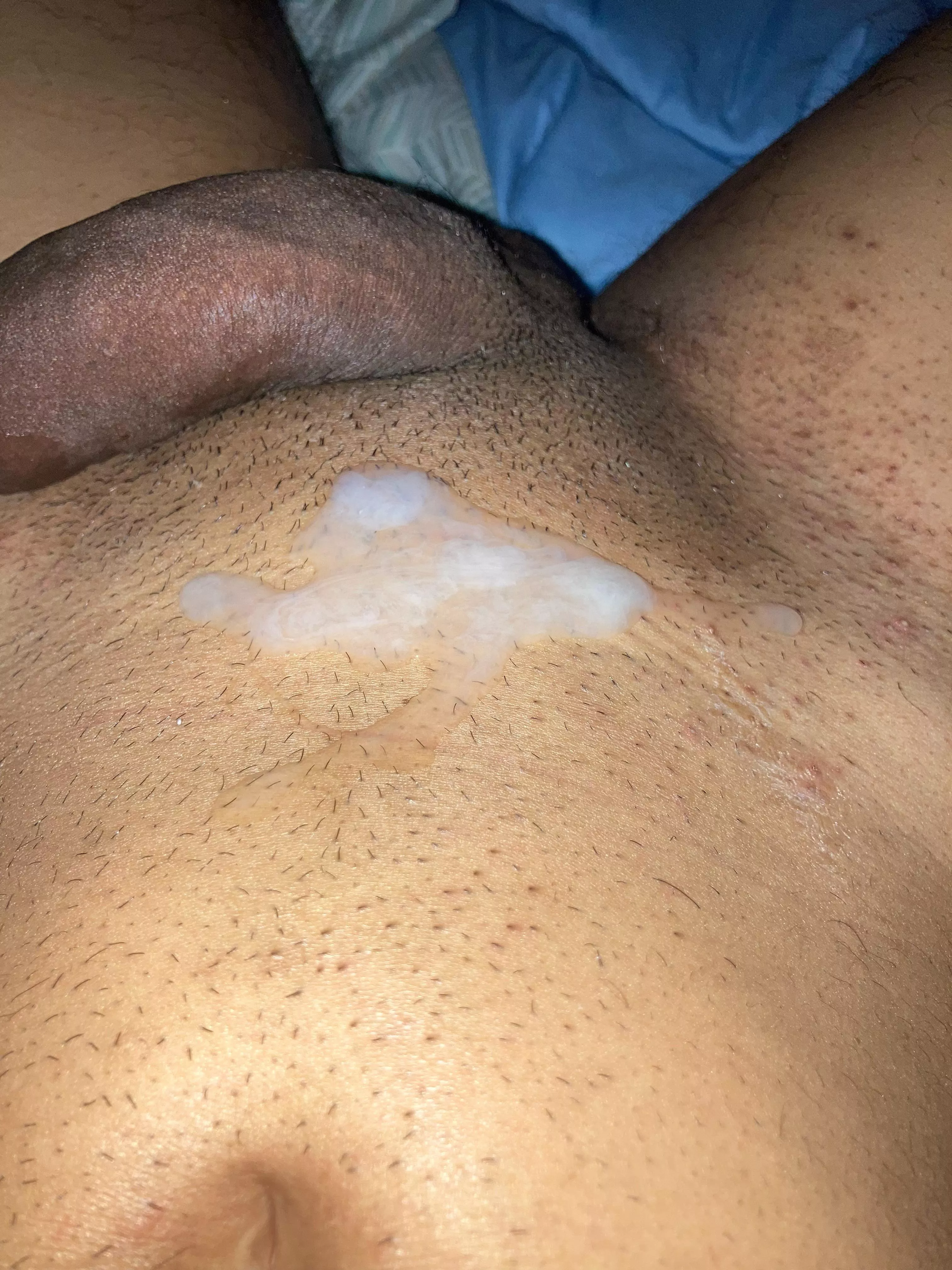 Oops 😳… a nice thick pool of cum 🤤💦