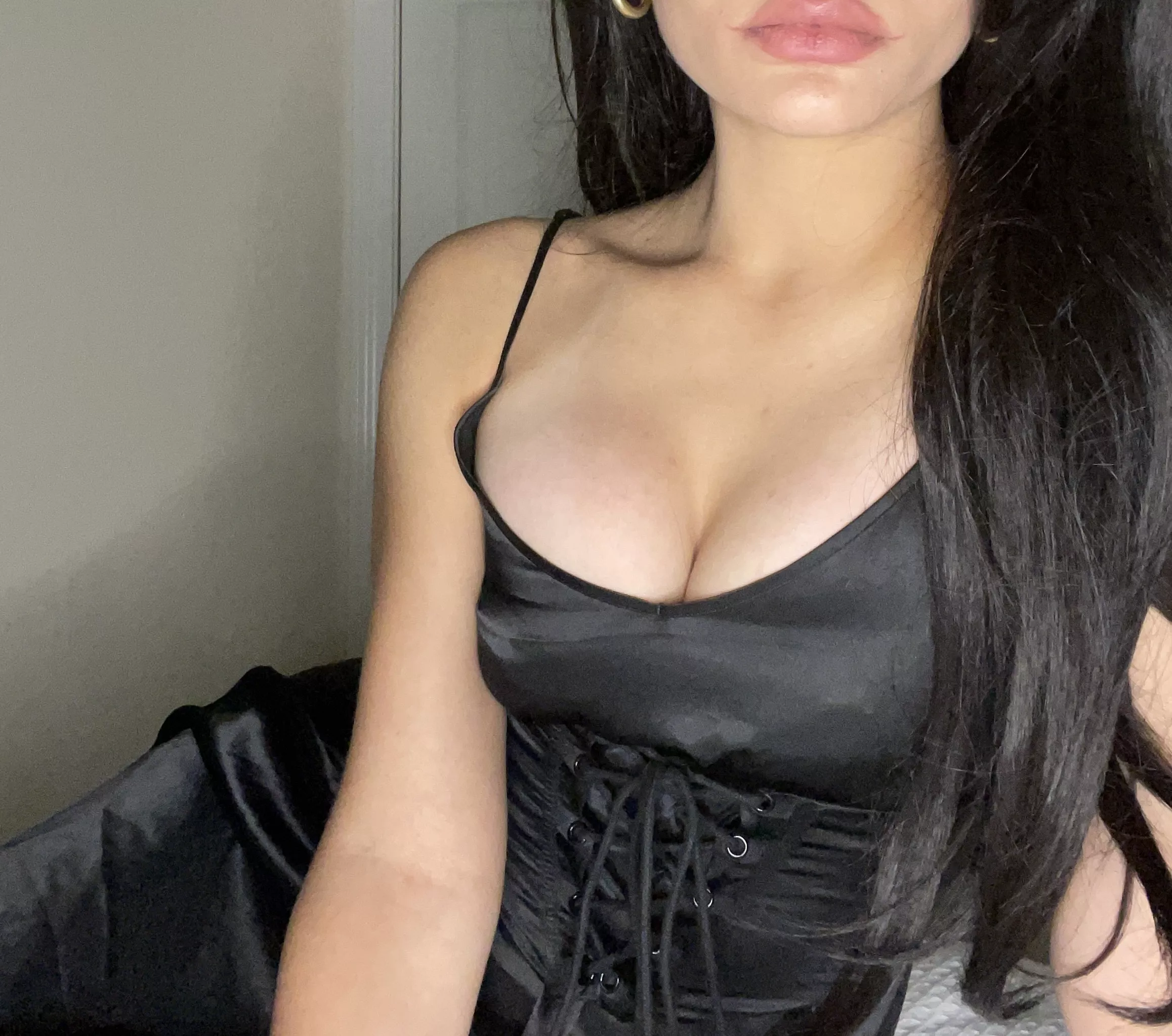 oops my tits don't want to stay in this dress