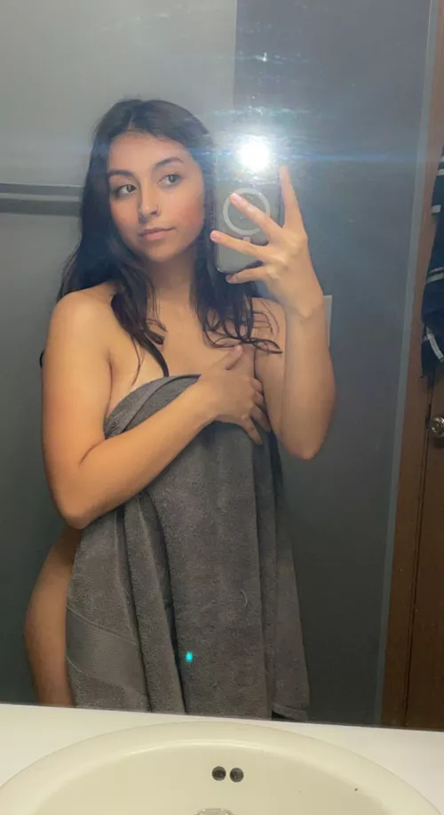 Oops my towel is falling hope you don’t mind ;) {OC}