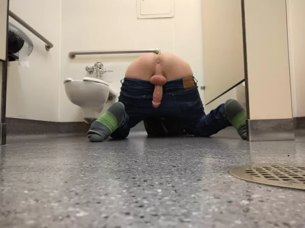 Open The Stall Door And Unload