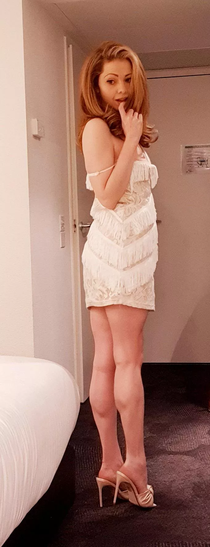 Order me a bellini, I'll be down in a second [F]