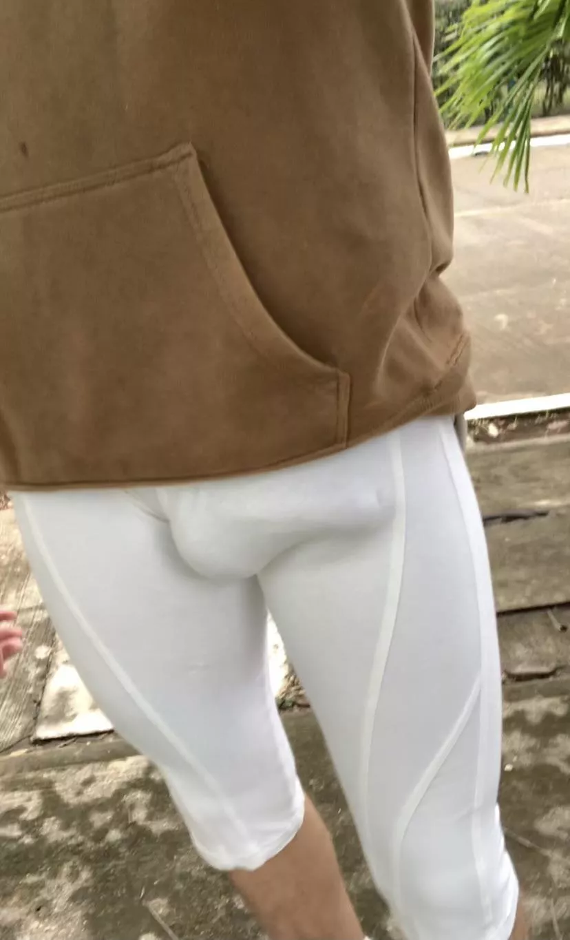 Outline in White leggings