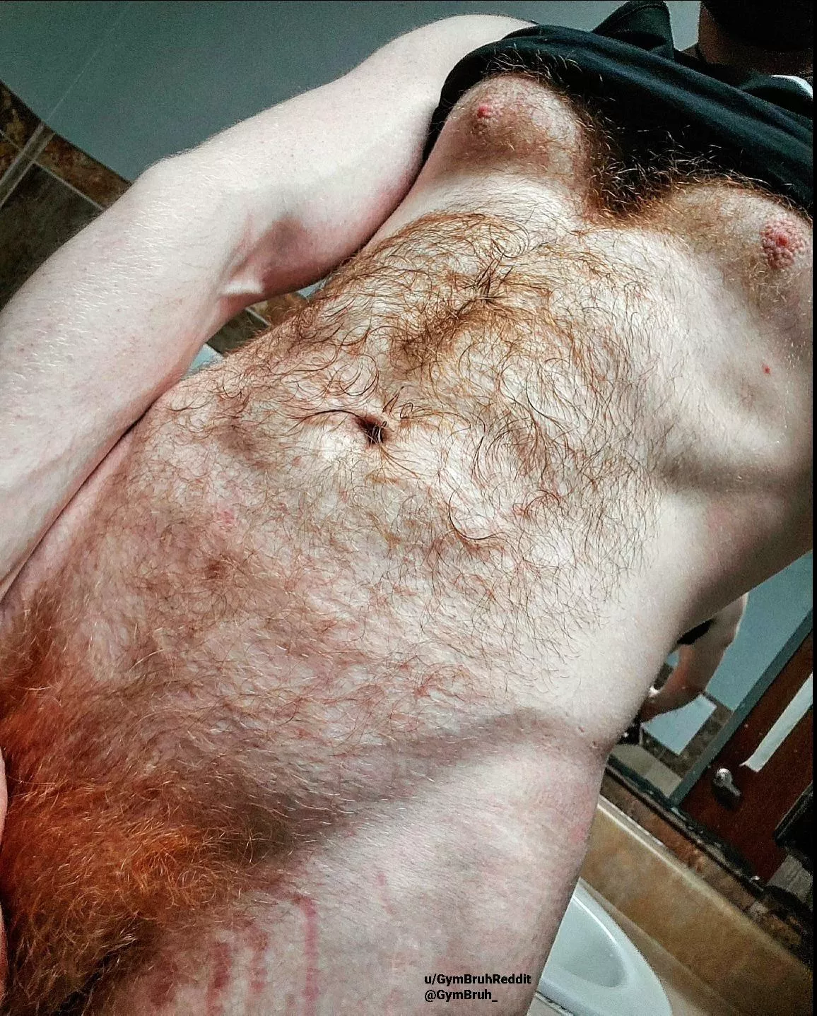 Over 1 year of no shaving, hope you enjoy my ginger pubes 😈🧡