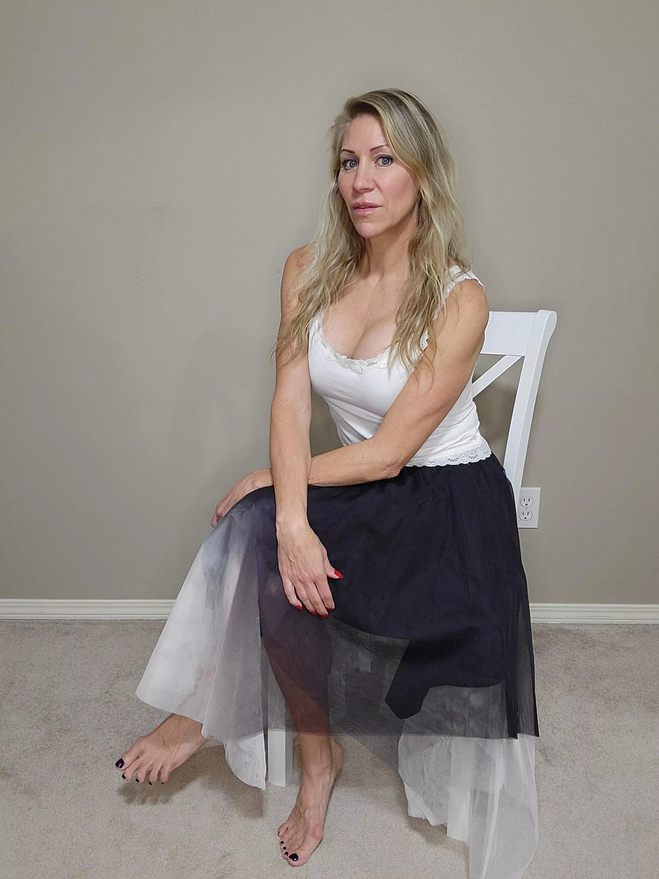 Over 50 (f) and training hard to run fast, but keeping my curves.