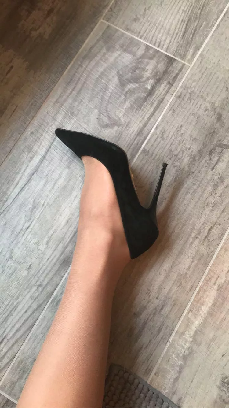 Pantyhose and heels is the best๐ Pantyhose and heels is the best๐