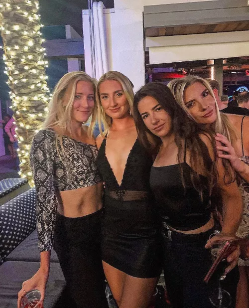 party girls, 3 blondes and a brunette