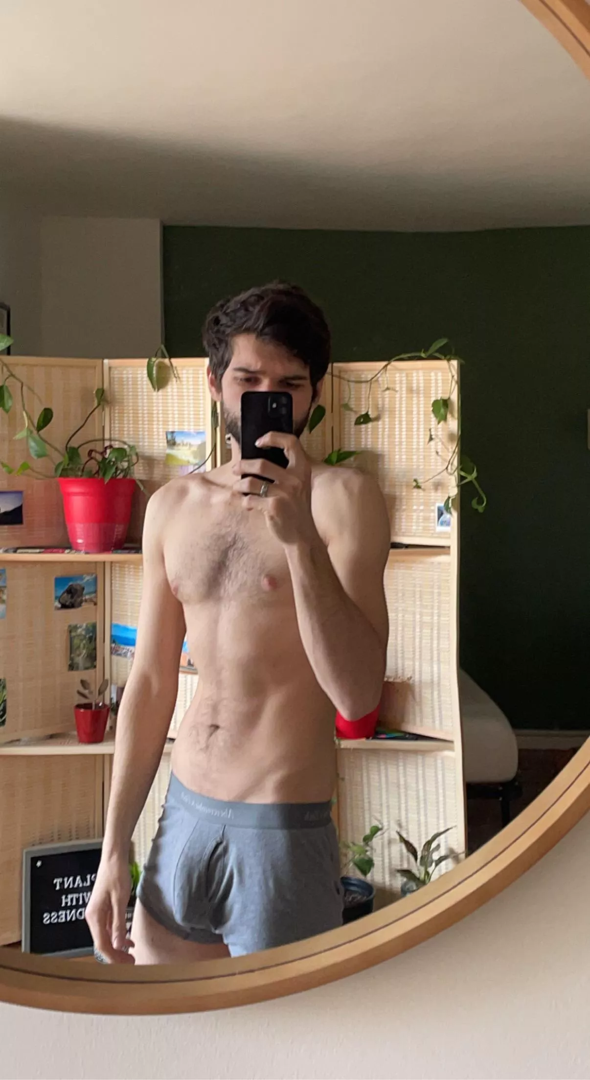 Pays to have friends with clean mirrors