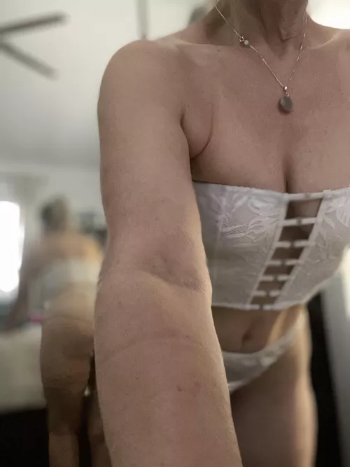 Peek a boo … caught some cake in the mirror for you