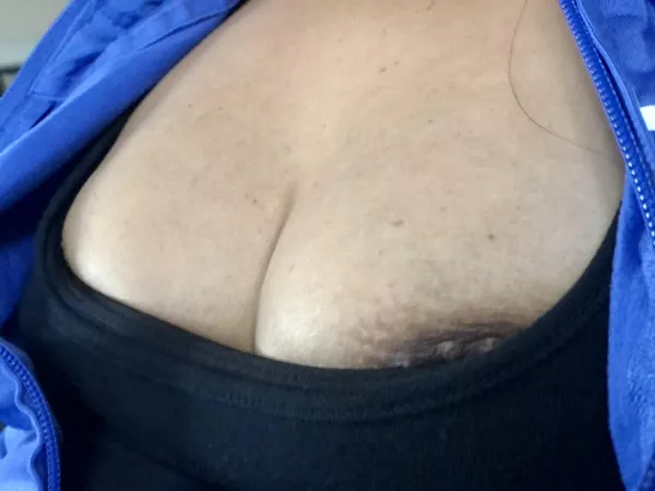 Peek a boo. Happy Saturday everyone š