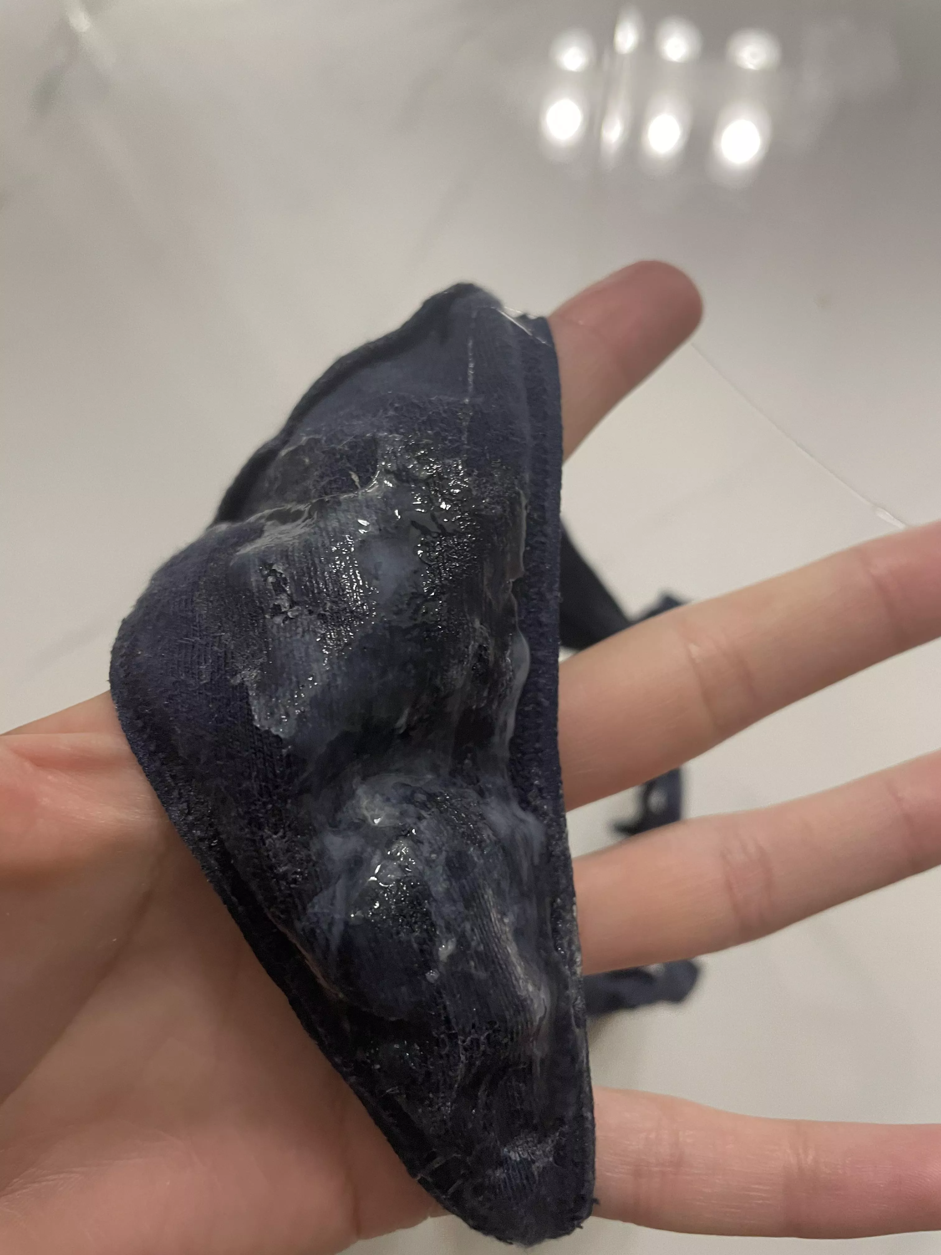 Peep the string still on my fingers 👅