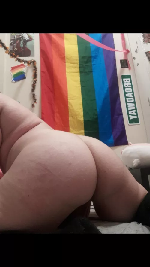 Peg me mommy? (They/Them)