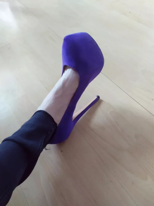 People told me to post more of my purple heels 💜 (oc)