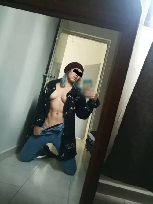 Perfect outfit to be home alone (F)