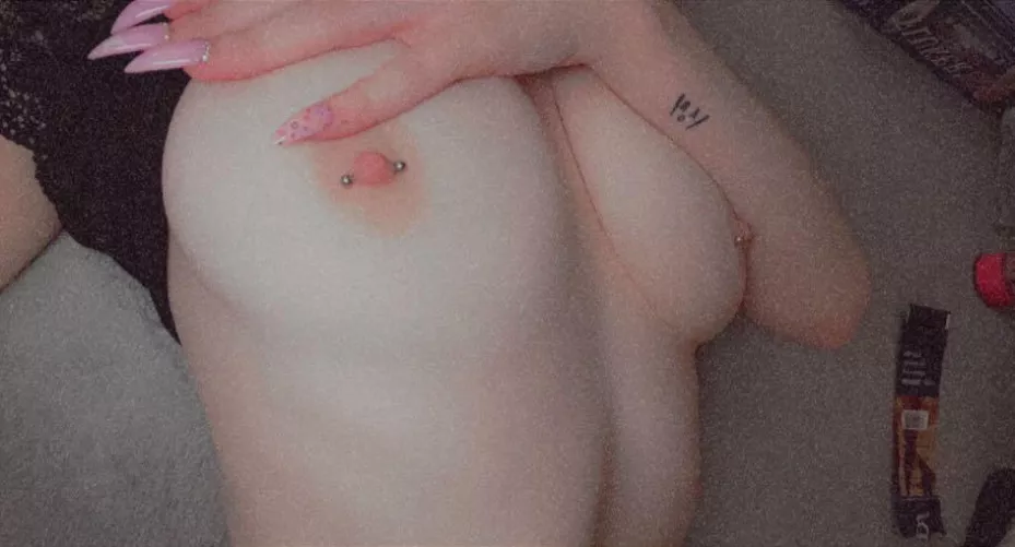 Perfect pierced nipples 😩