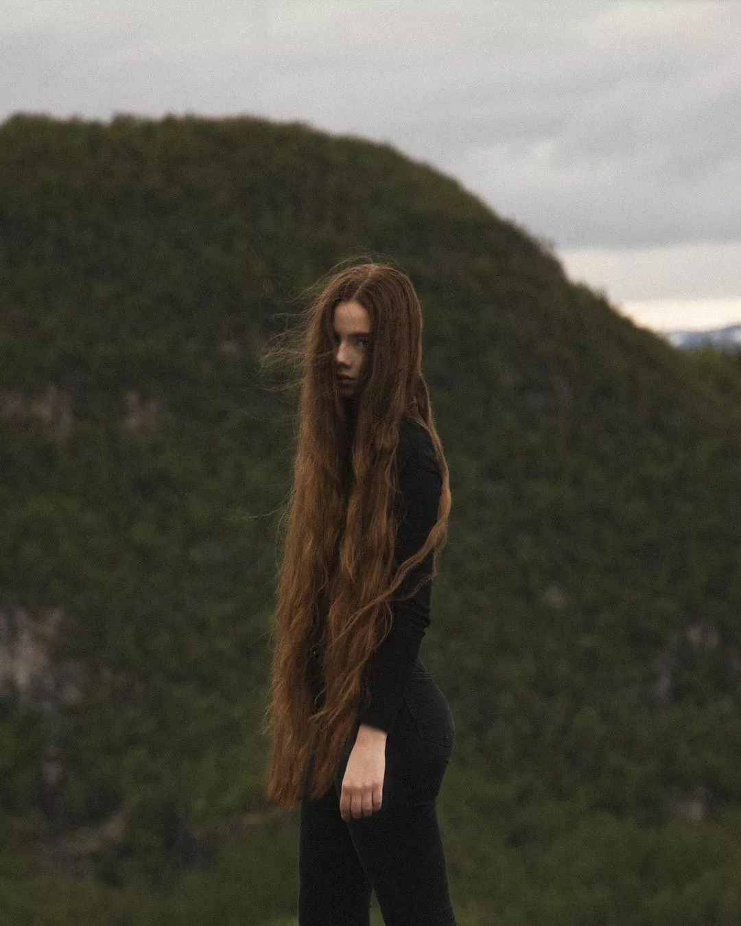 Photo of my gf taken in northern Norway, where we live. Tell me what you think about her; DMs open. [21yo]