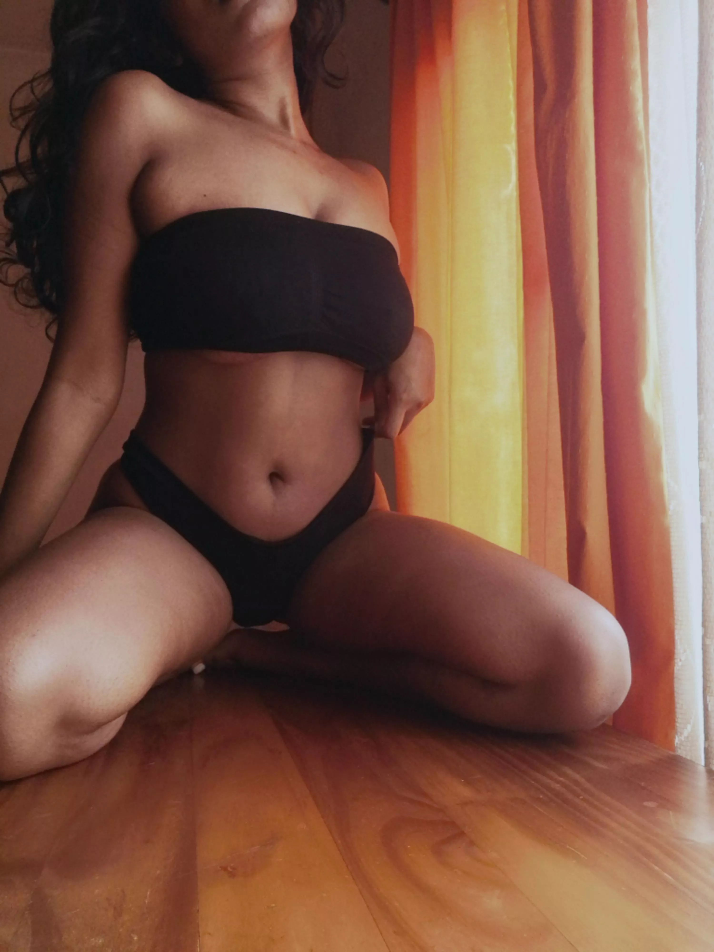 Picture yourself behind me... Where are your hands? 🖤