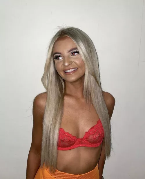 Pierced 🍒 and 🍰 makeup, perfect.