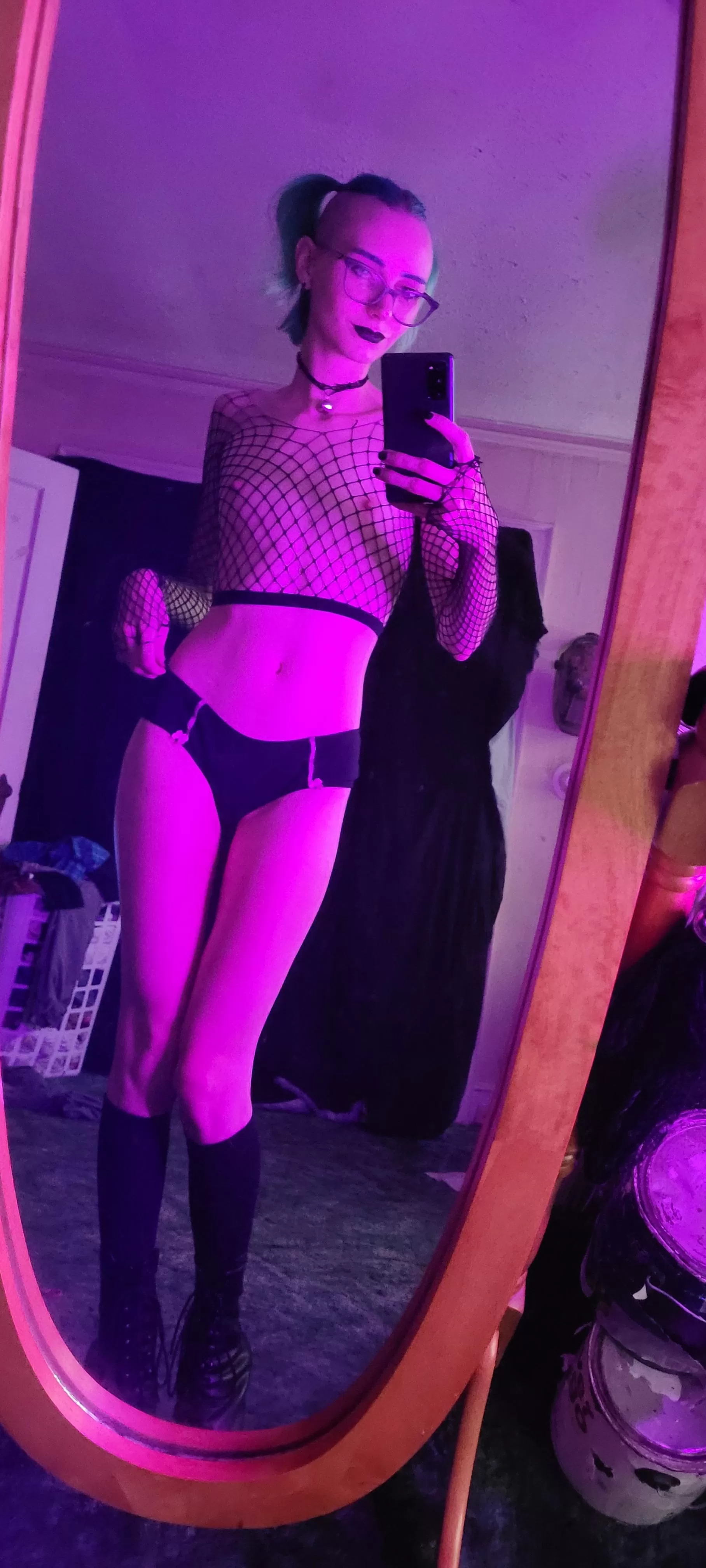 Pink and petite👽 [26f]