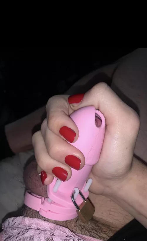 pink cage red nails :)