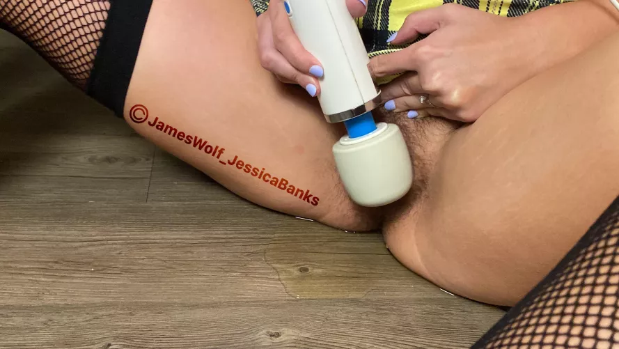 Pissing while using my vibrator 🔥