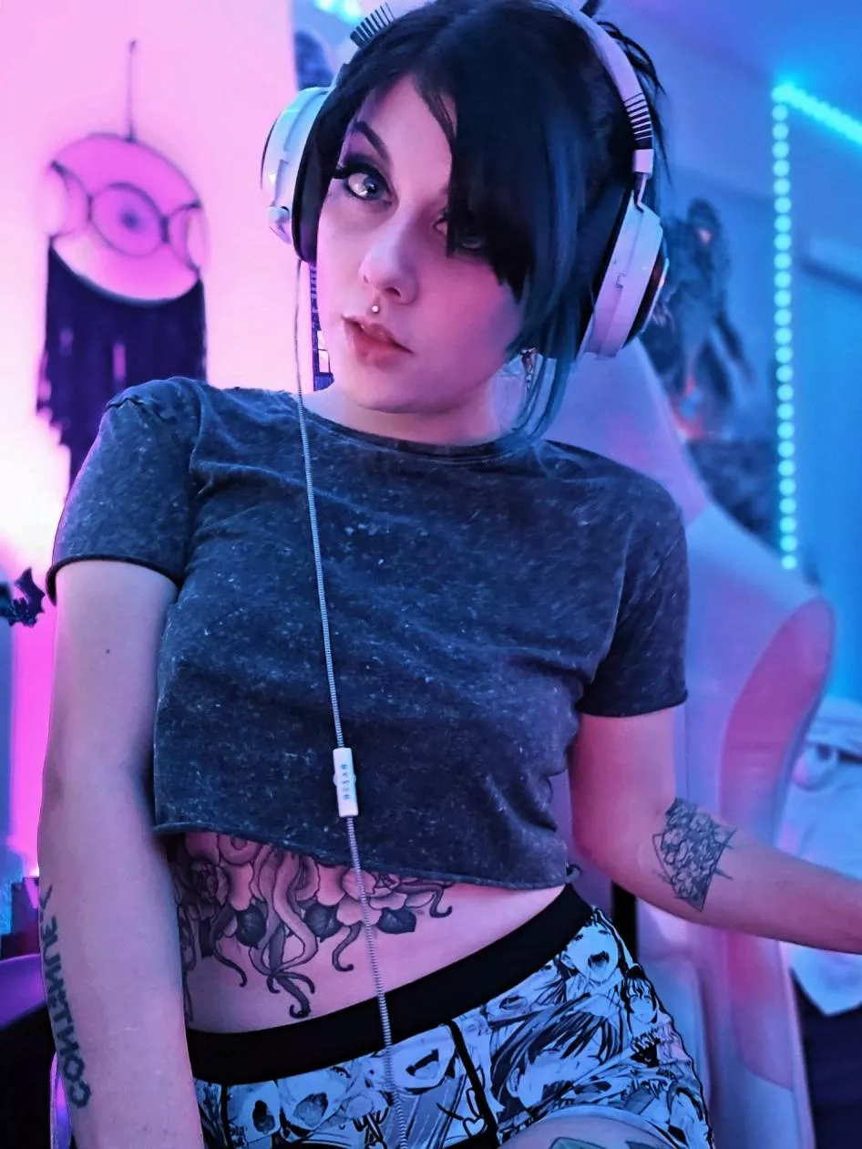 Pjs and valheim. What you up to? ♡