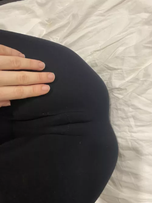 Playing in leggings is a lot of fun🐱💦