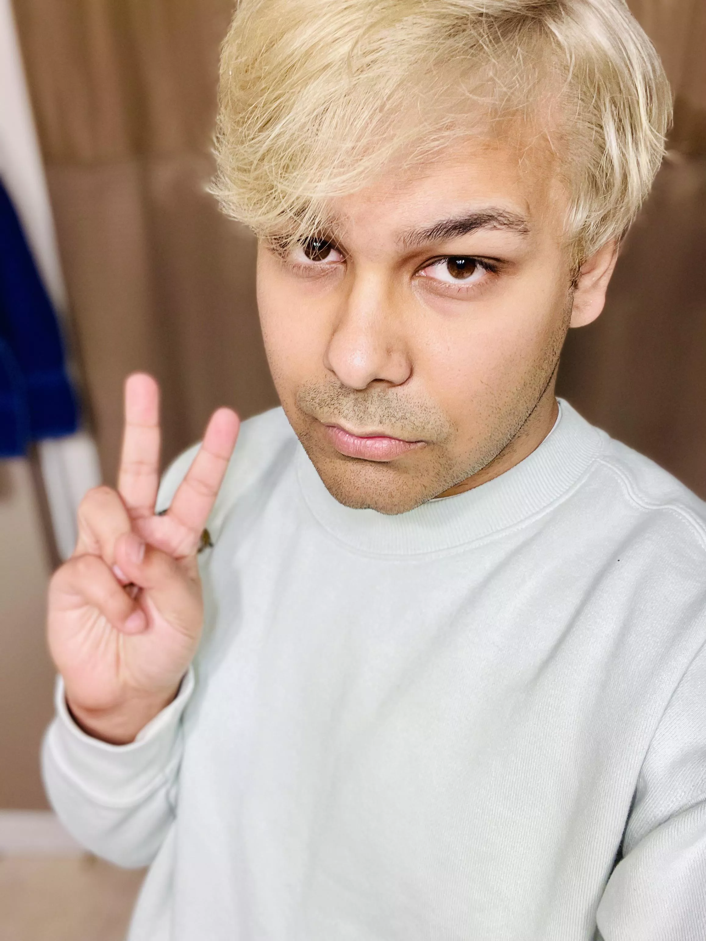 Playing new ranked season of league. 🥶