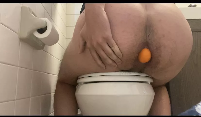 Playing with a couple mandarin oranges was fun 😊