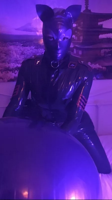 Playing with big balls 😽