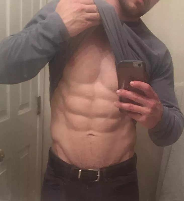 Please excuse the filthy mirror 😬