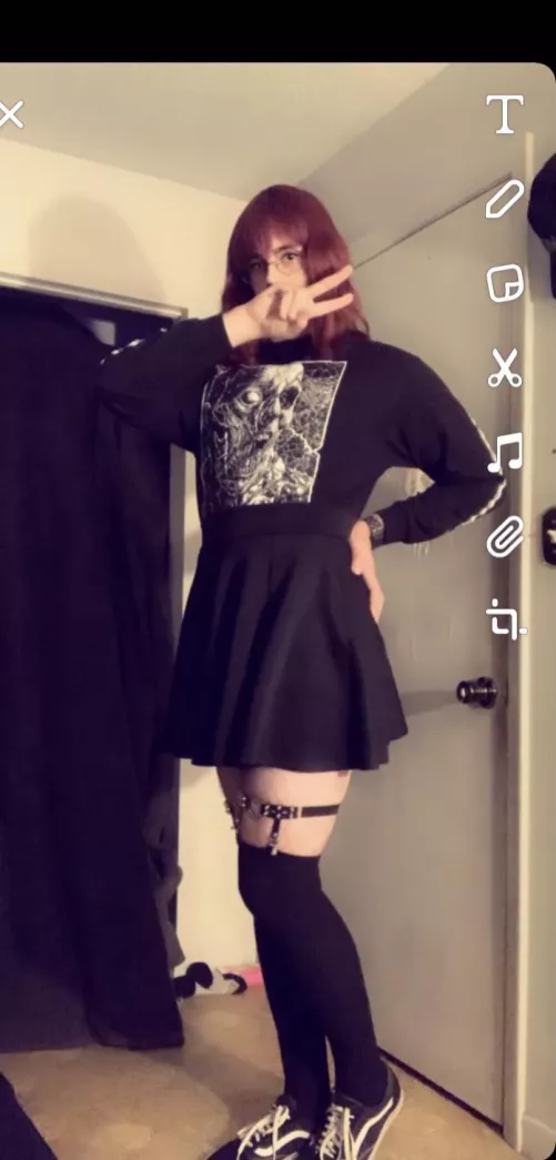 Please help me gain the confidence to go out like this 🖤