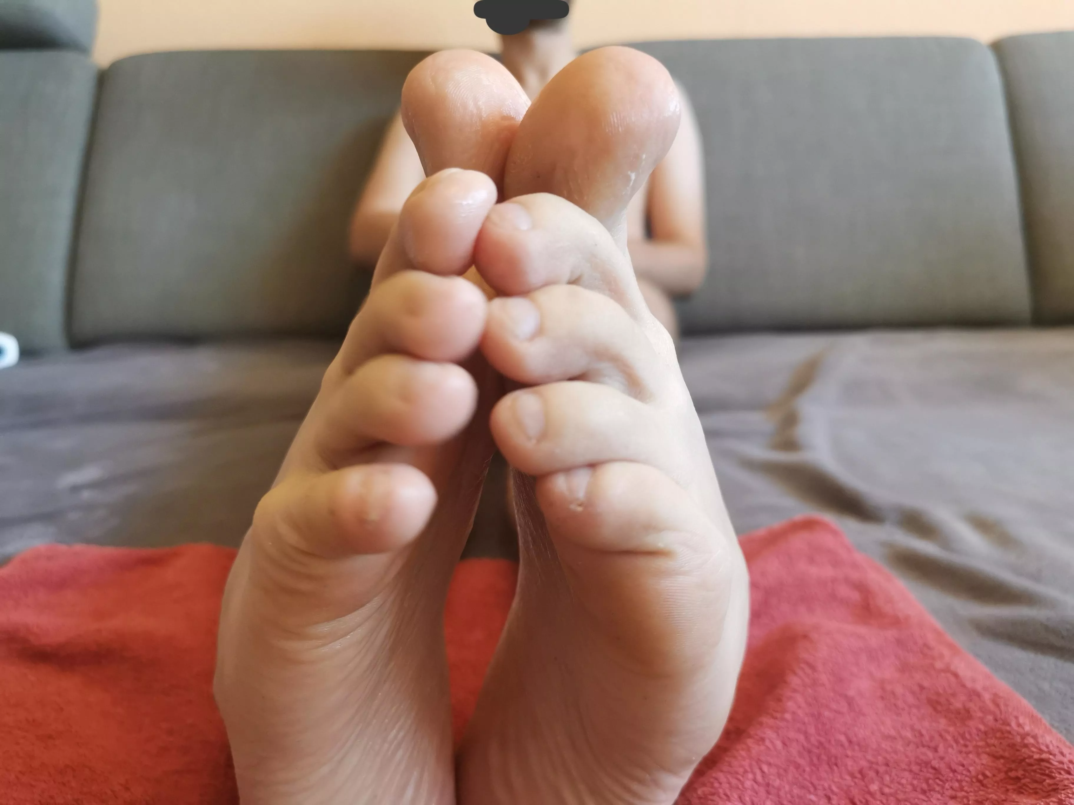 Please insert your cock 👣