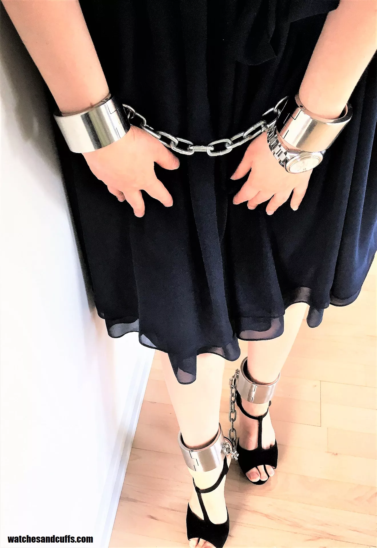 Please take the restraints off before the guests arrive!