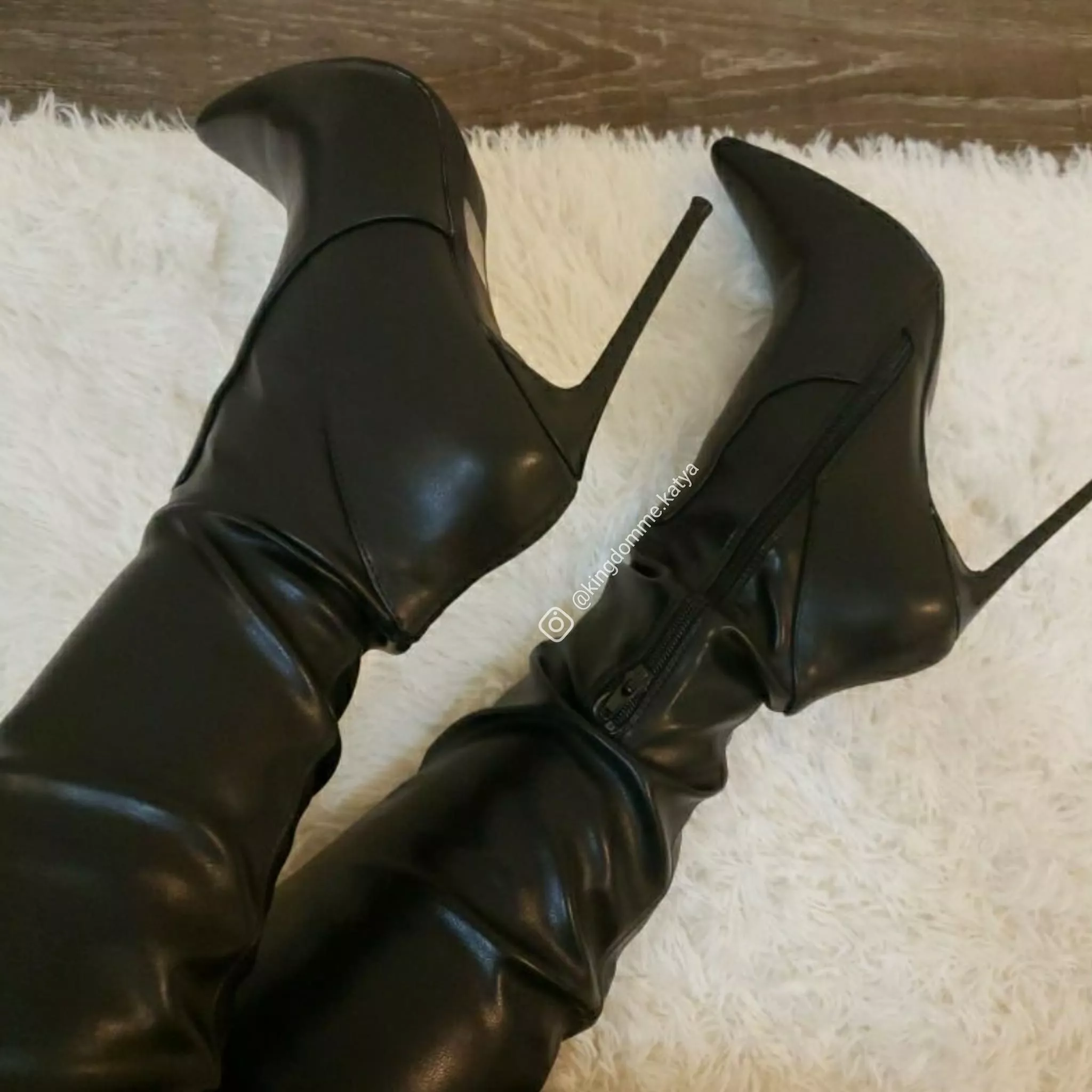 Pointy-toed OTK black stiletto boots!