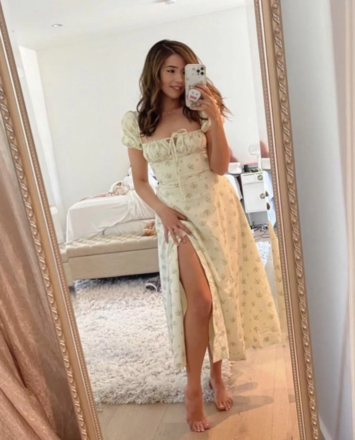 Pokimane’s feet makes me feel some type of way Pokimane’s feet makes me feel some type of way