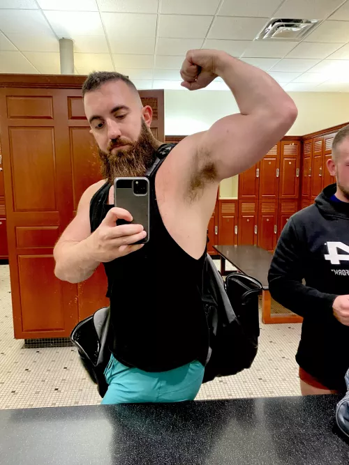 Post arm day pump got me sweaty