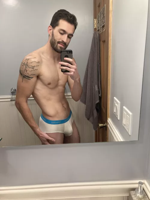 Post hockey hornyness with my bulge