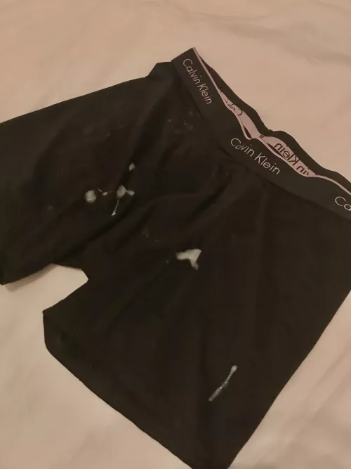 Post workout load in my sweaty Calvins 😈💦